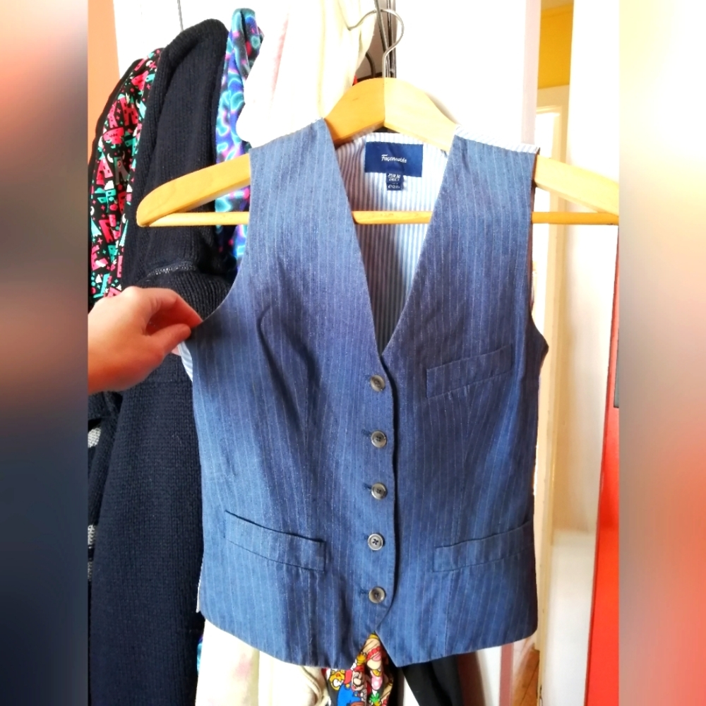 EUC Women's pinstripe suit vest